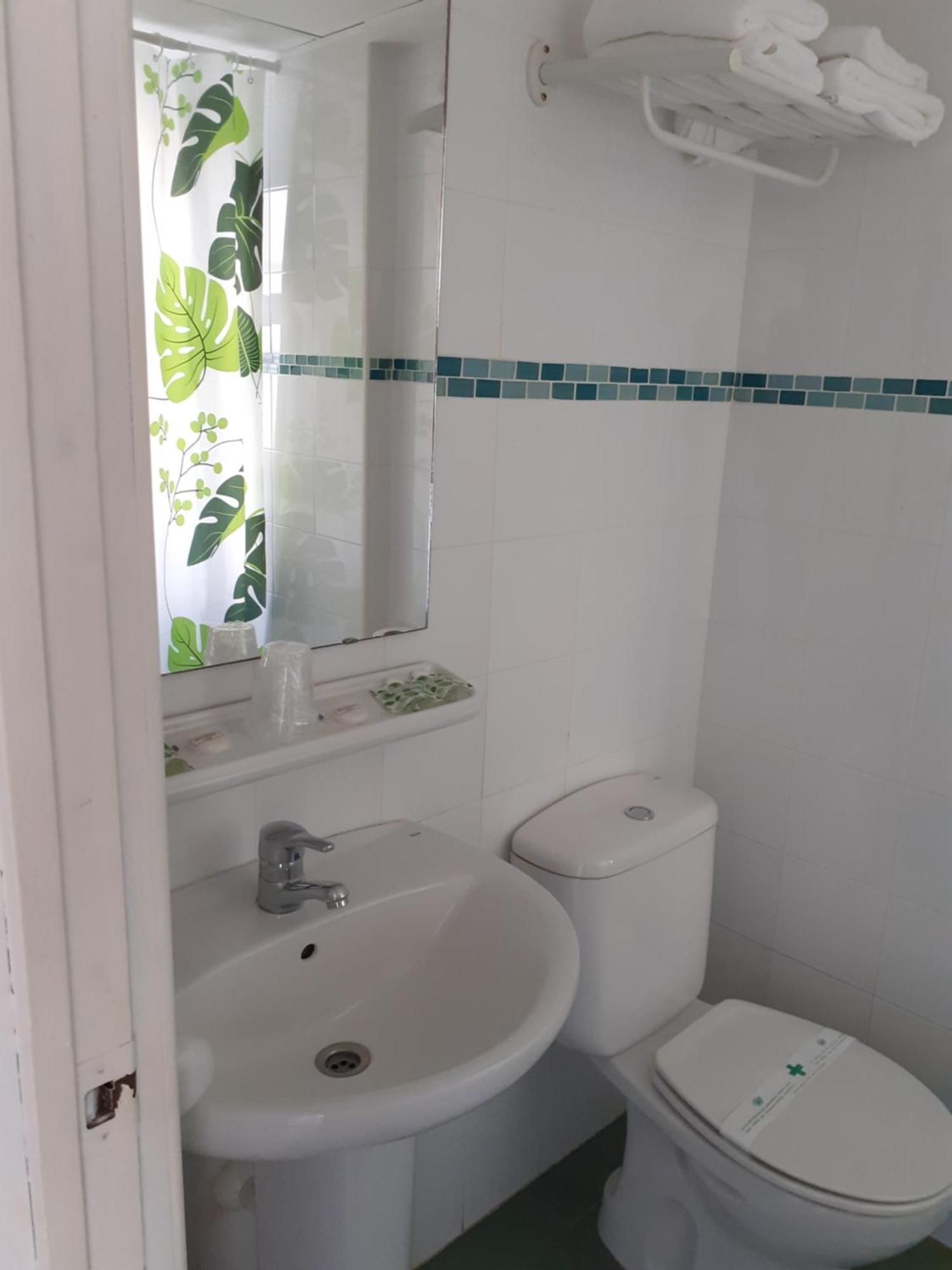 Hotel Clibomar Jamaica 甘迪亚 外观 照片
